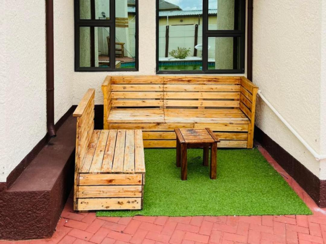 Dalarize Guesthouse Windhoek Exterior photo